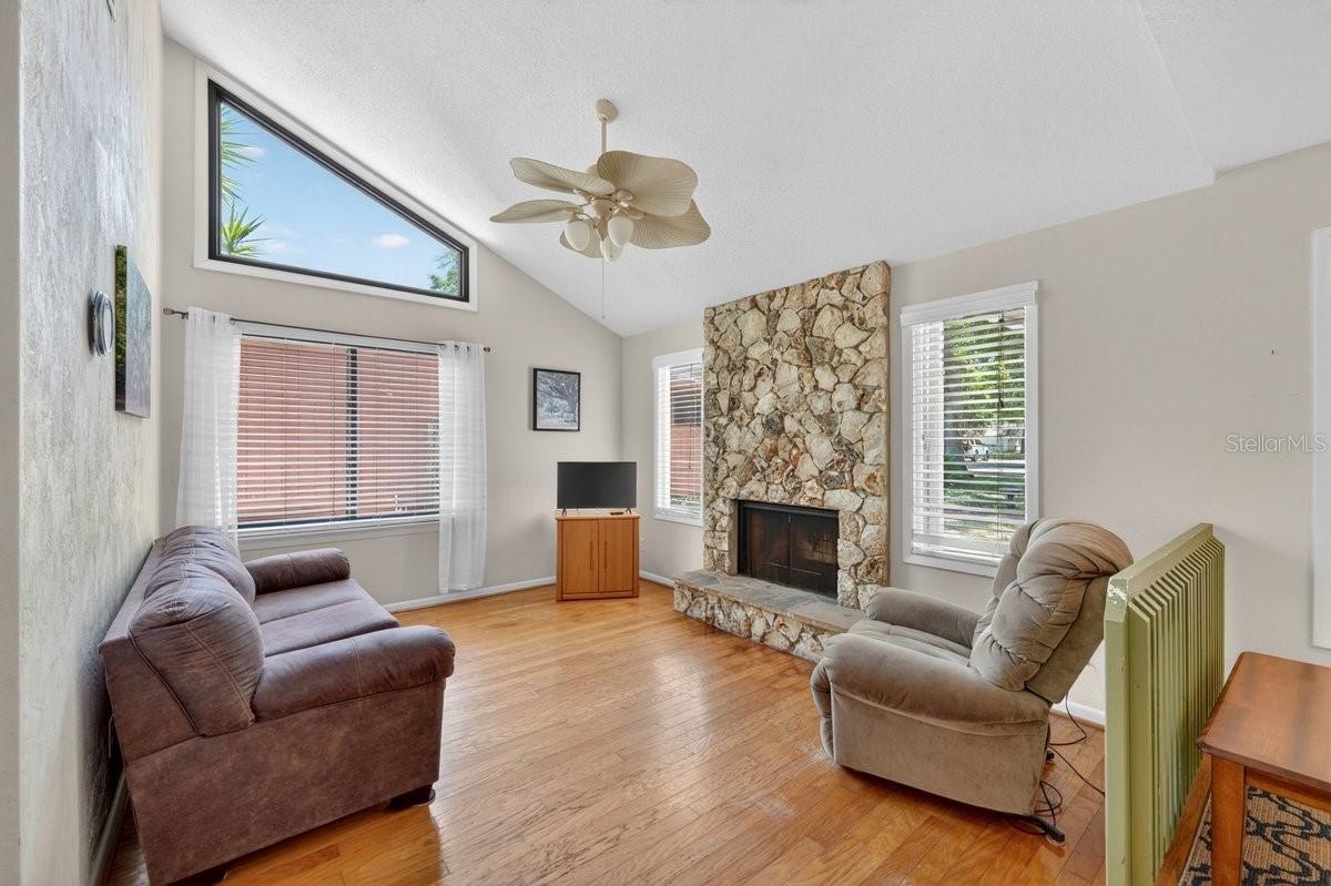 302 GATEWOOD COURT