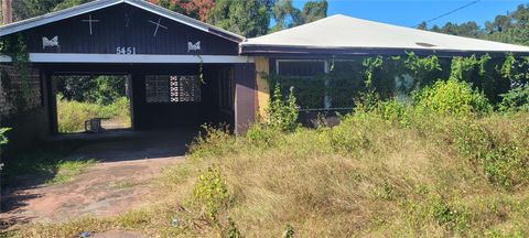 A home in LAKELAND