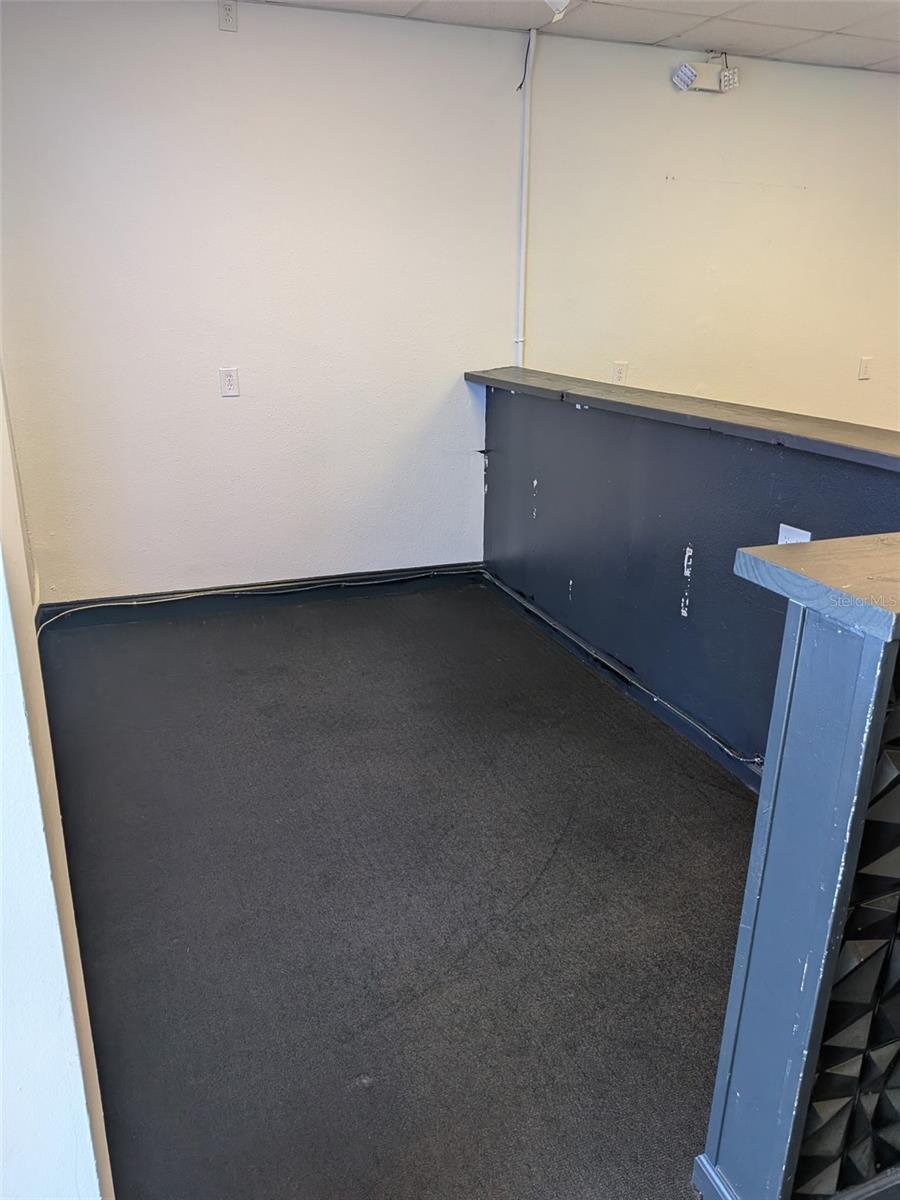 PINELLAS PARK - Commercial Lease