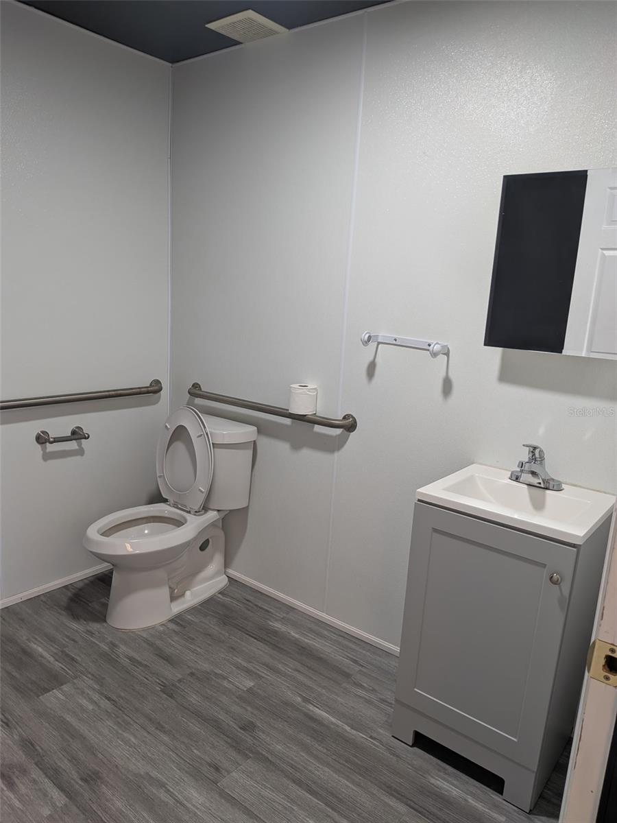 PINELLAS PARK - Commercial Lease