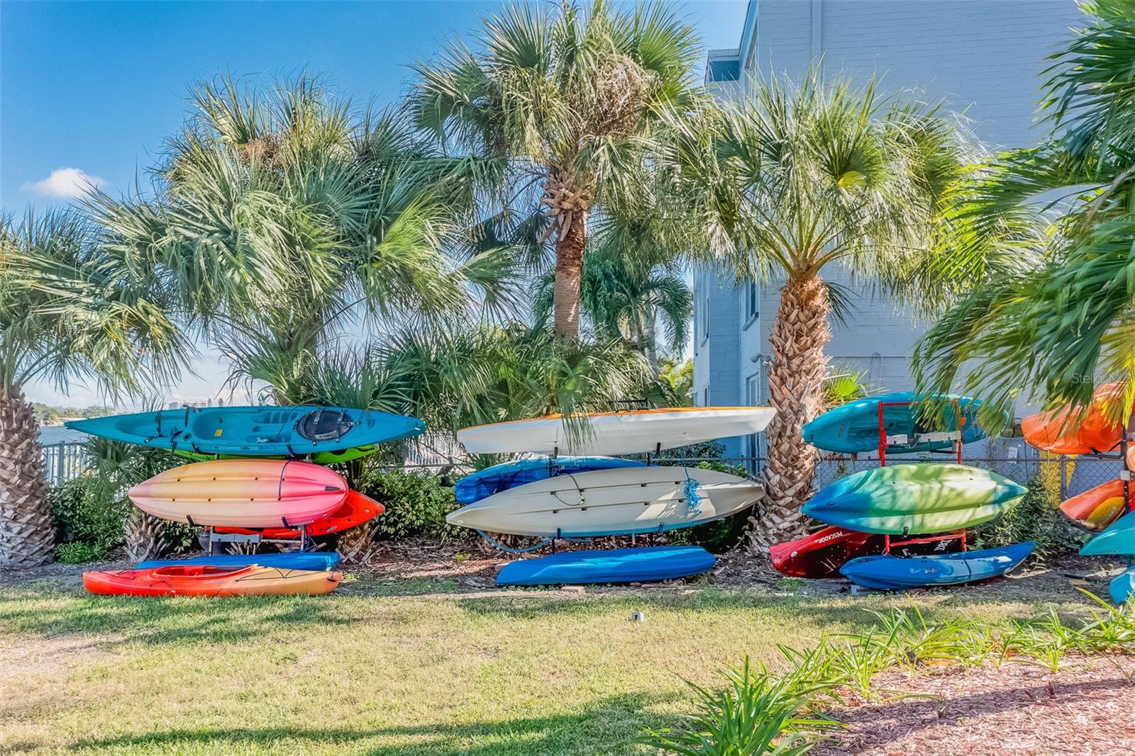 SHORE CREST BLDG - Residential