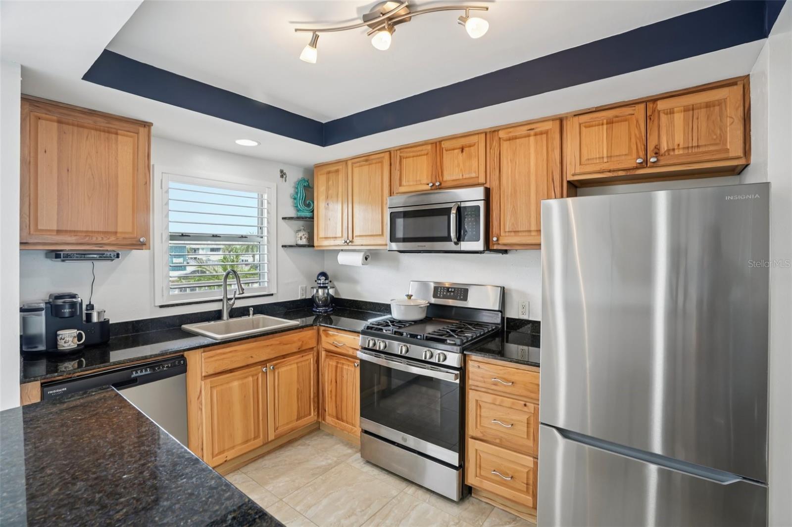 SHORE CREST BLDG - Residential