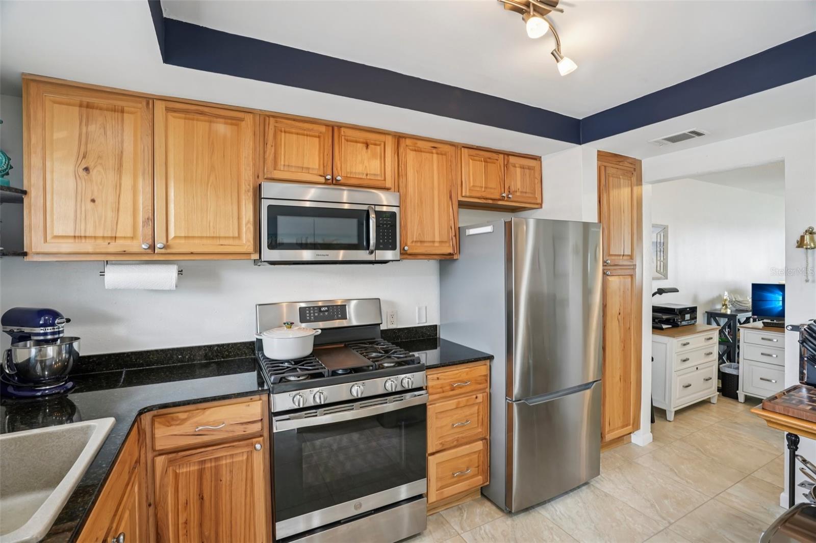 SHORE CREST BLDG - Residential