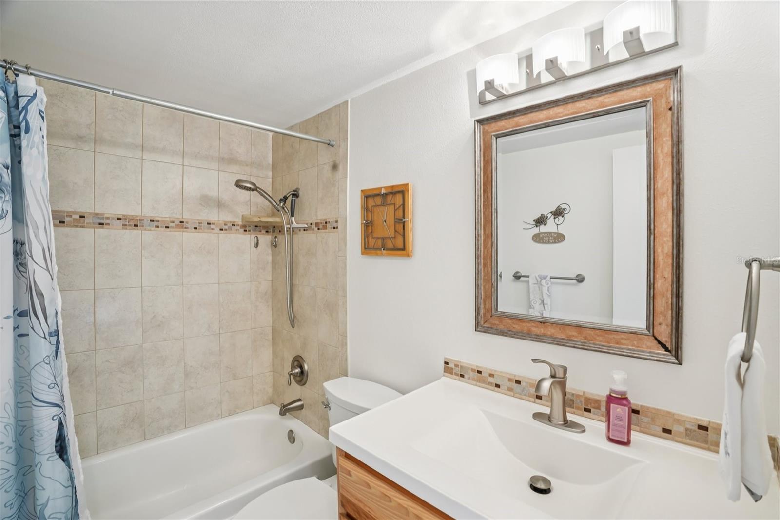 SHORE CREST BLDG - Residential