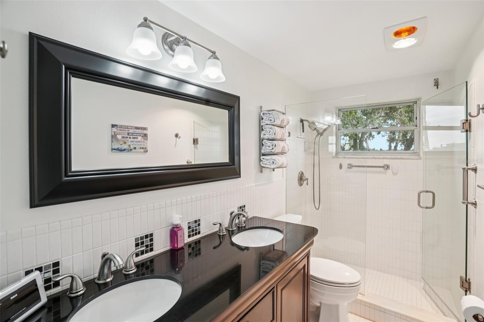 SHORE CREST BLDG - Residential