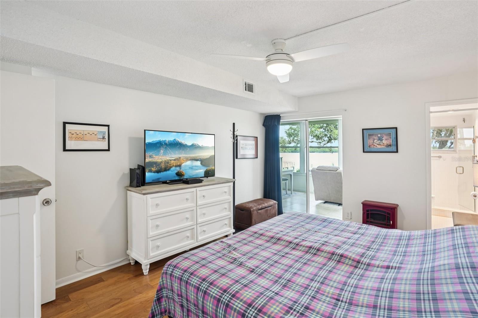 SHORE CREST BLDG - Residential