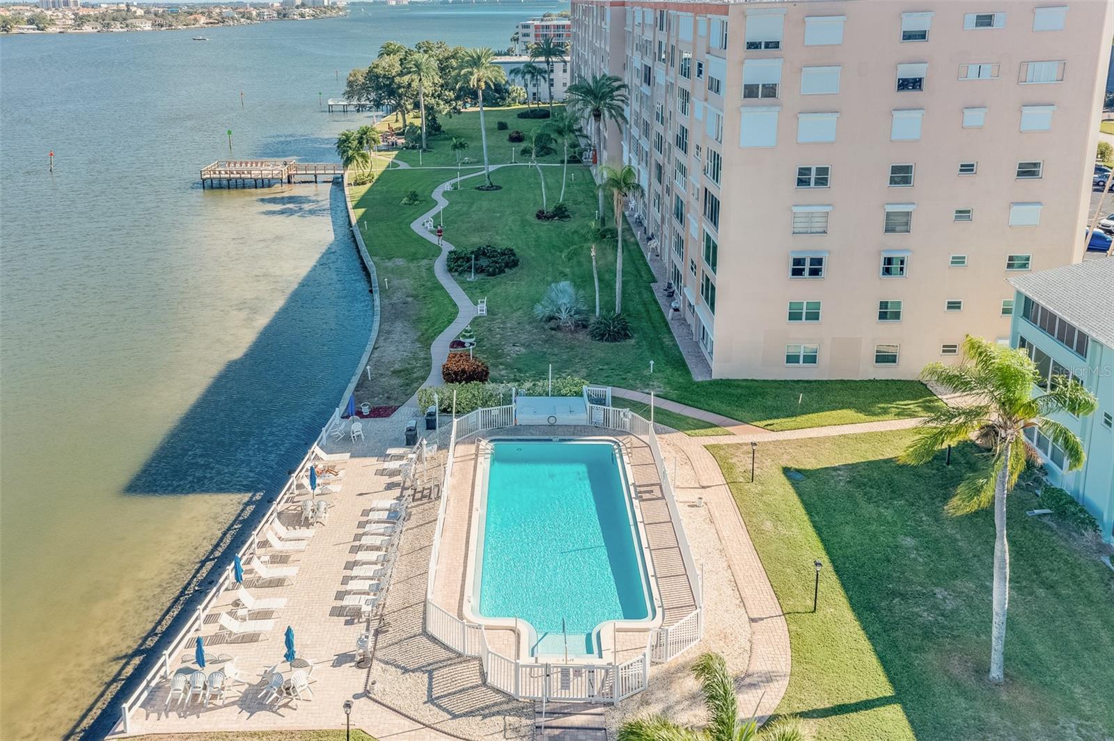 SHORE CREST BLDG - Residential