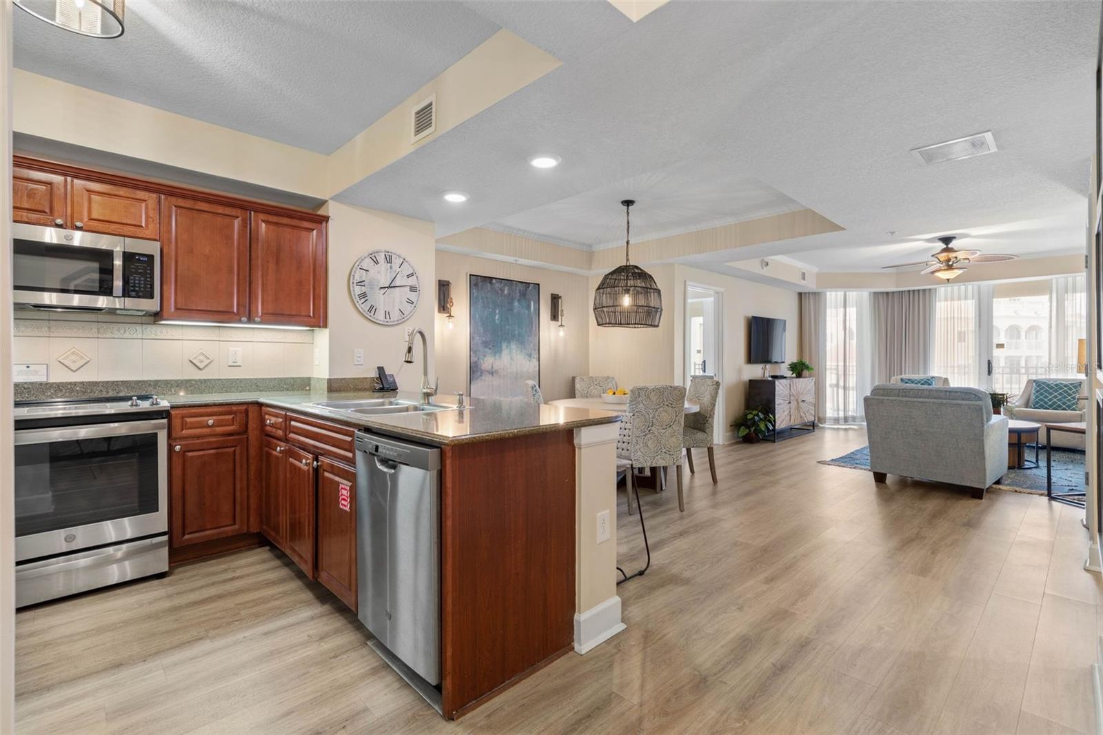 200 OCEAN CREST DRIVE 906