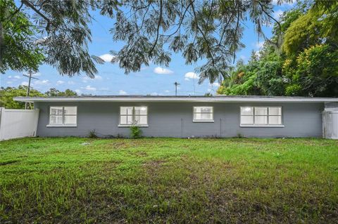 A home in WINTER HAVEN