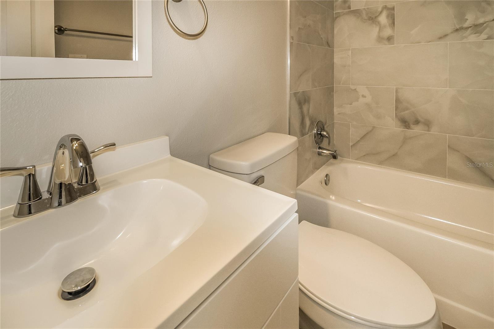 DELTONA LAKES UNIT 43 - Residential Lease