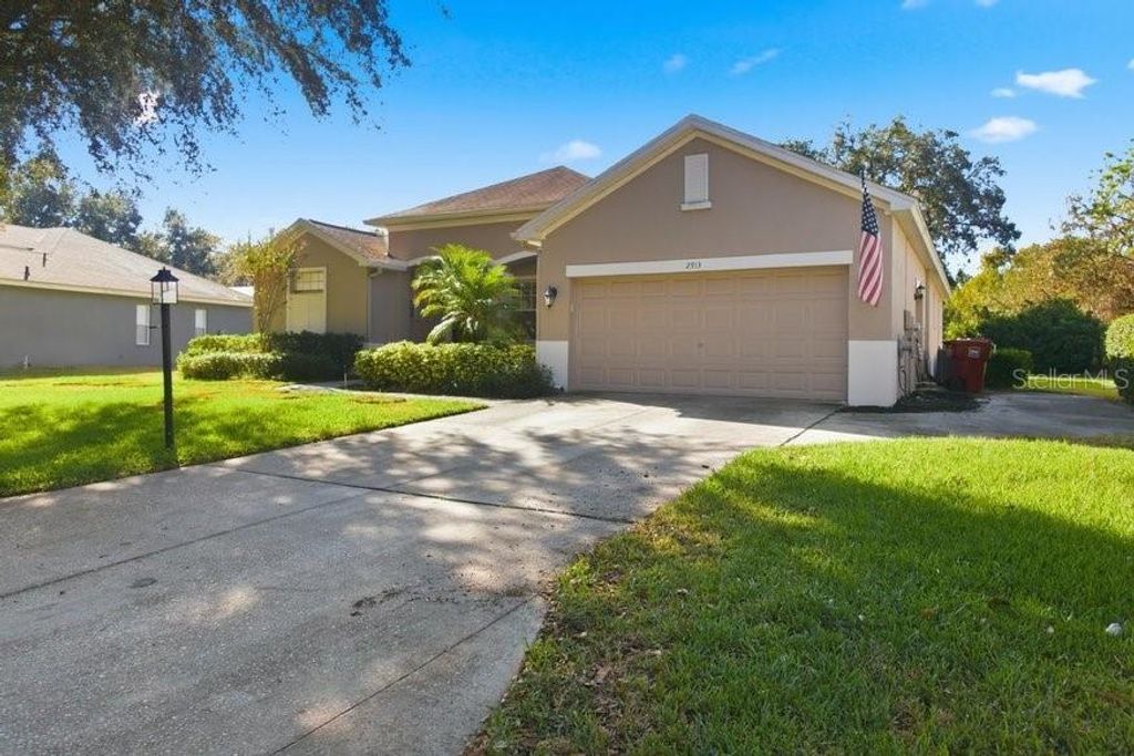 Photo of 2913 Sutton Oaks Court, Plant City, FL 33566 (MLS # TB8445169)