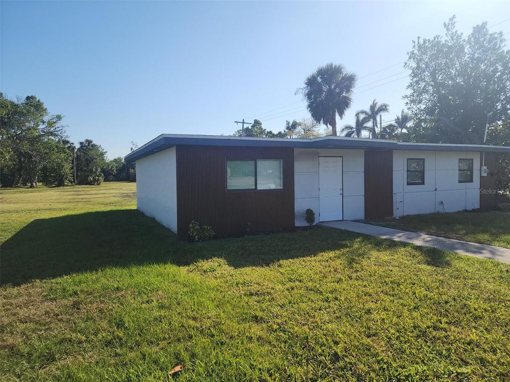 Photo of 404 Hargreaves Avenue, Punta Gorda, FL 33950 (MLS # C7506203)