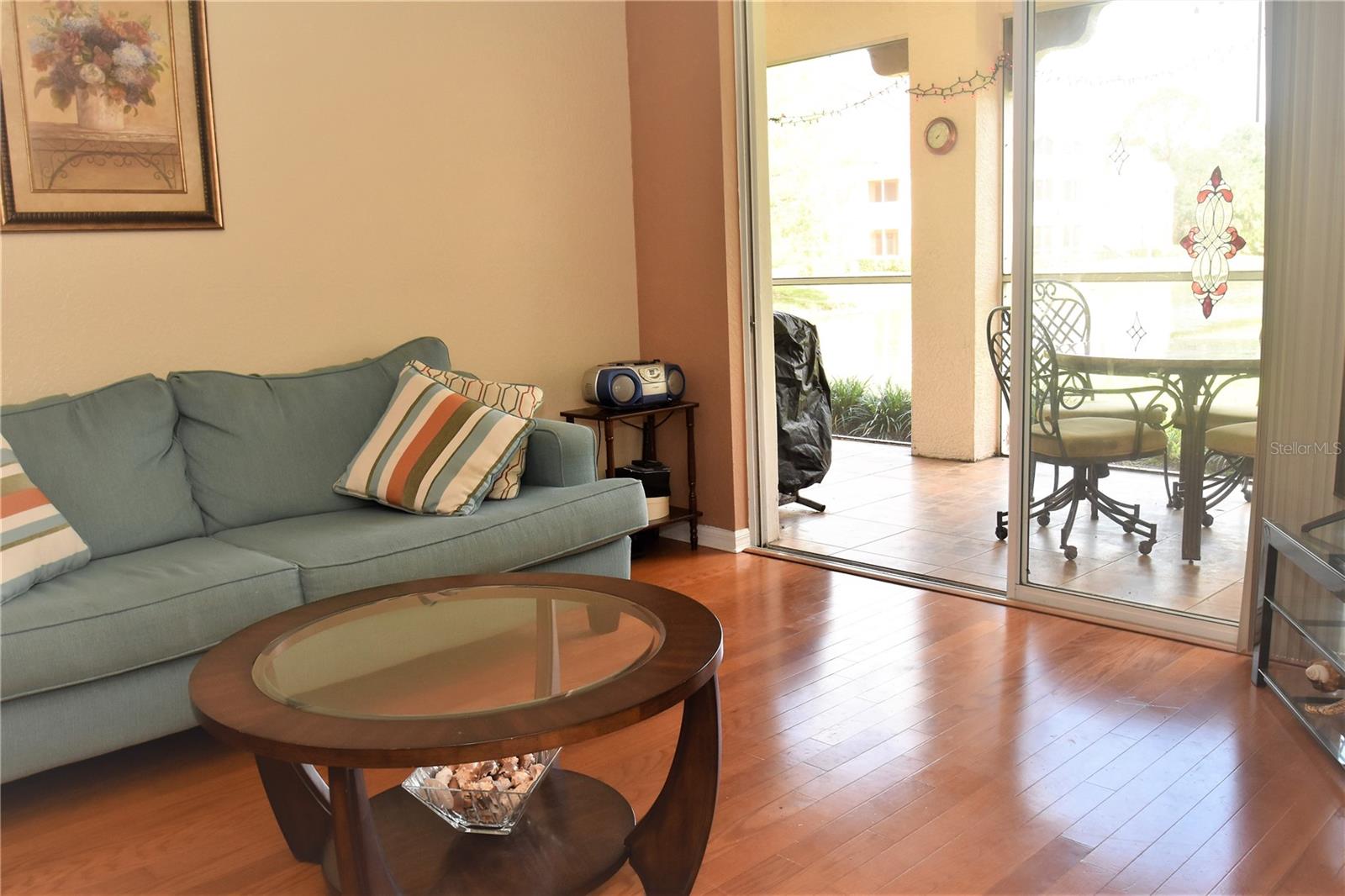PLAZA DE FLORES - Residential Lease