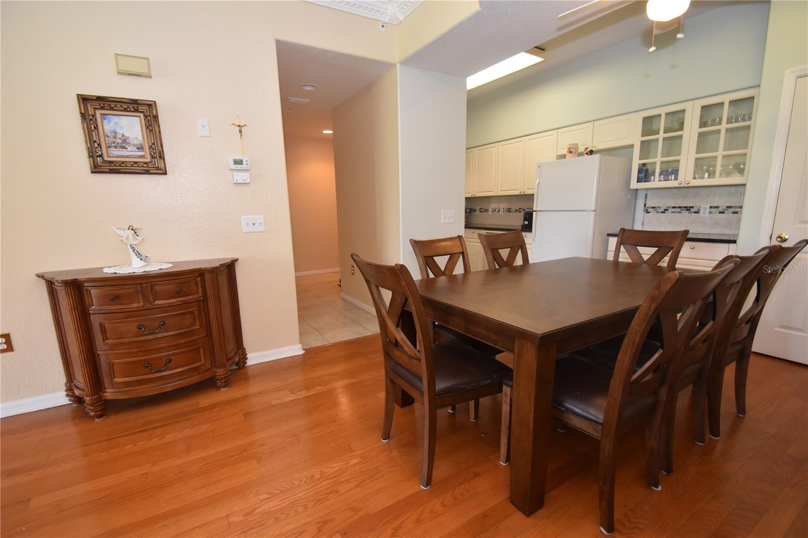 PLAZA DE FLORES - Residential Lease