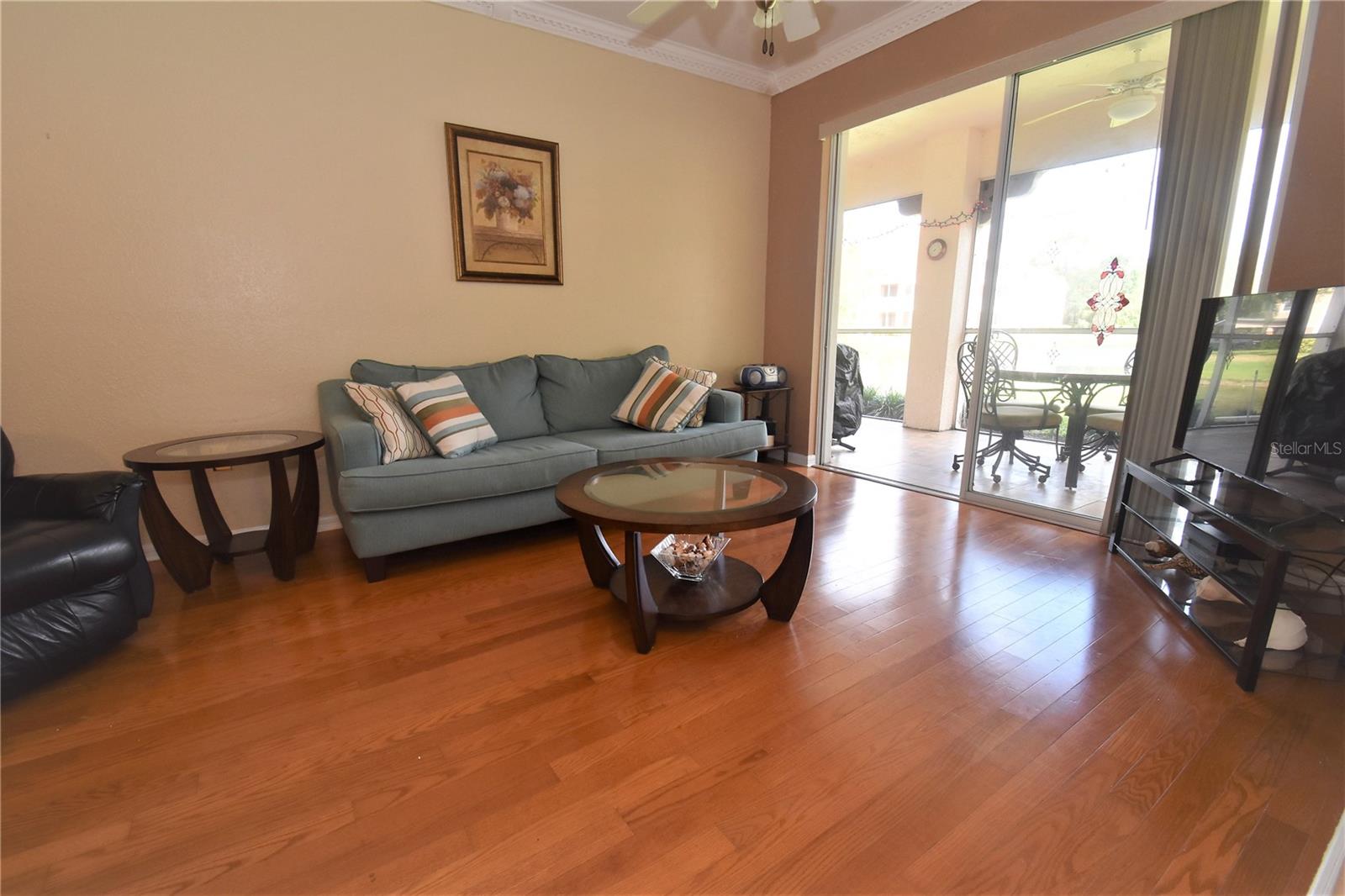 PLAZA DE FLORES - Residential Lease