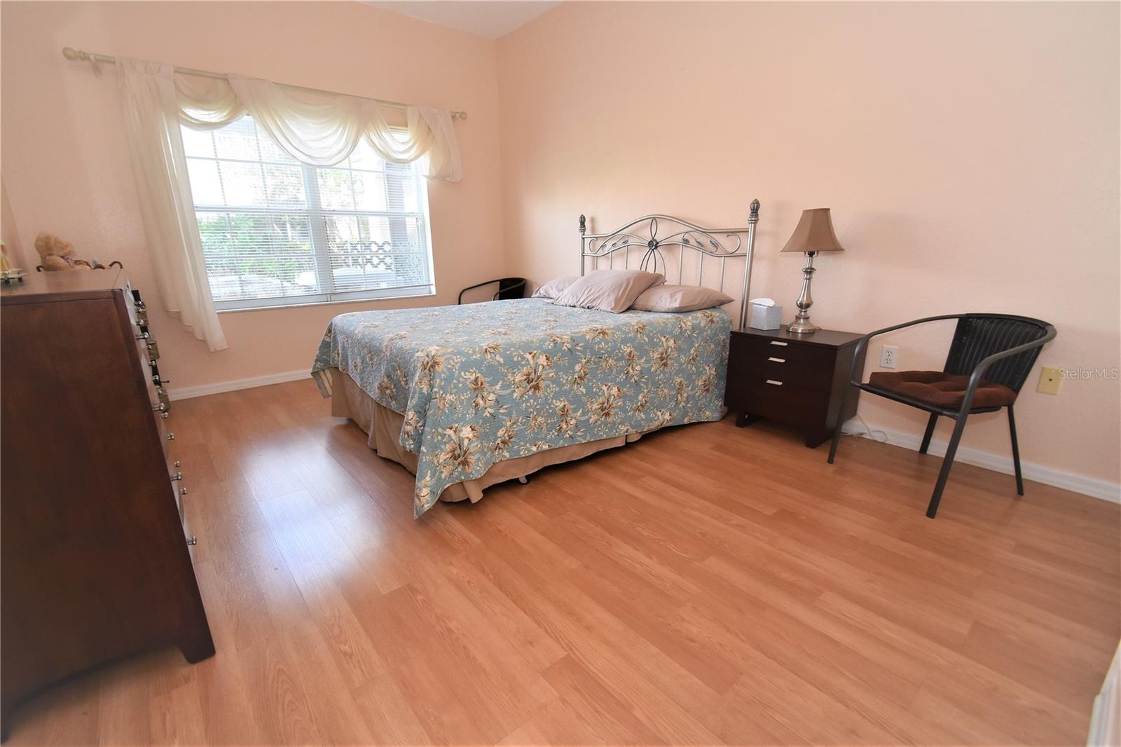 PLAZA DE FLORES - Residential Lease