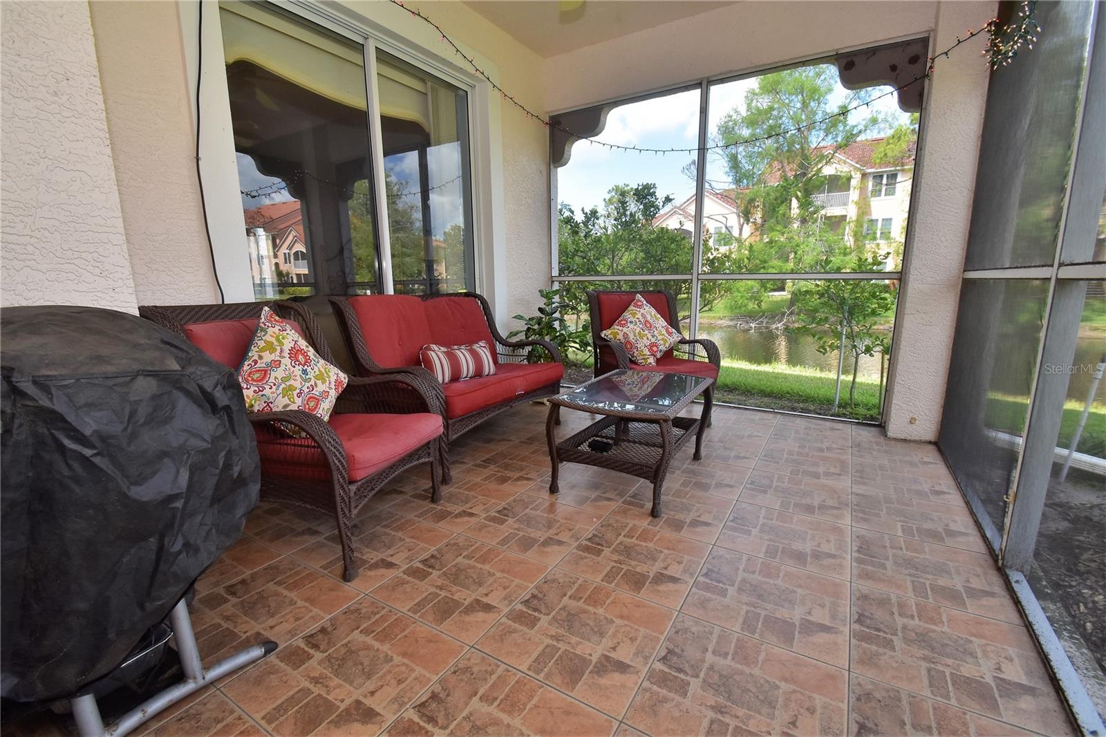 PLAZA DE FLORES - Residential Lease