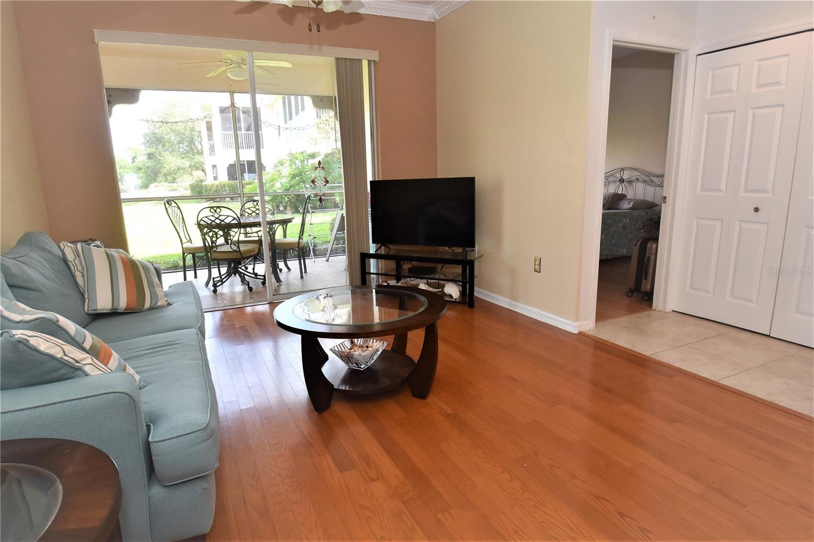 PLAZA DE FLORES - Residential Lease