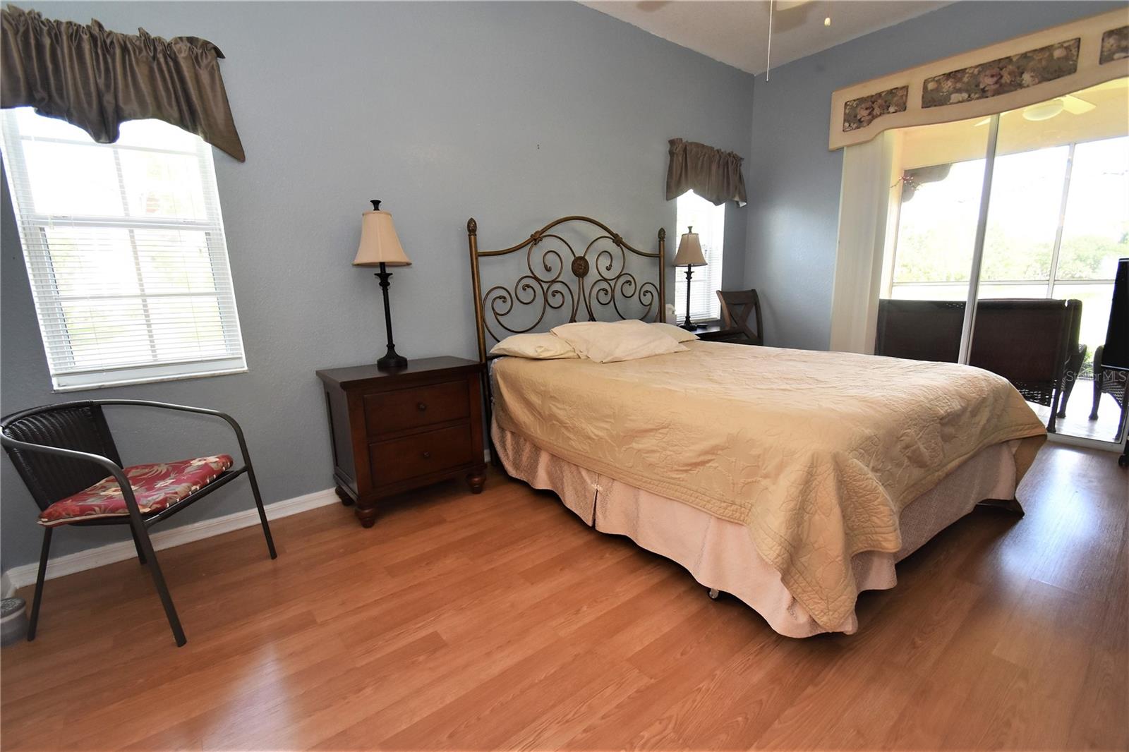 PLAZA DE FLORES - Residential Lease