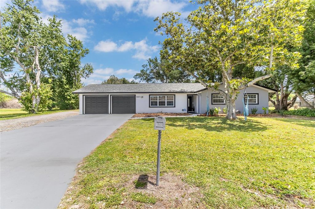 Photo of 425 Wisconsin Avenue, Saint Cloud, FL 34769 (MLS # O6401199)