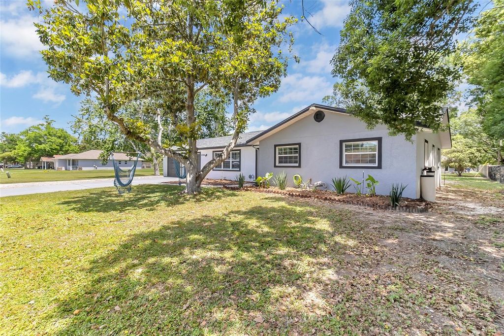 Photo of 425 Wisconsin Avenue, Saint Cloud, FL 34769 (MLS # O6401199)