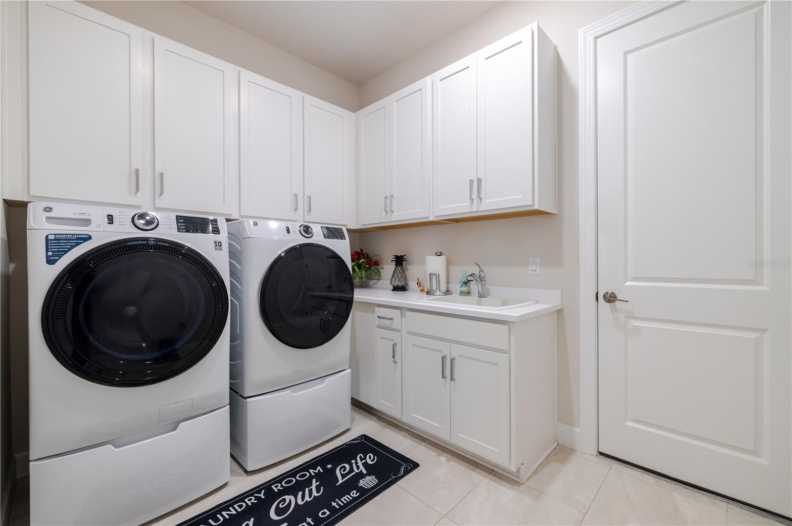 ESPLANADE LAKE CLUB 5 B - Residential