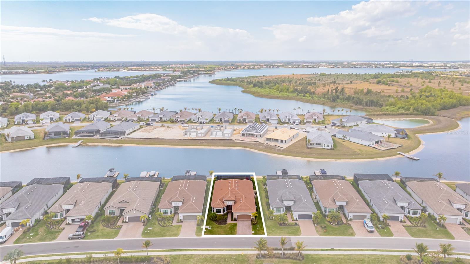 ESPLANADE LAKE CLUB 5 B - Residential