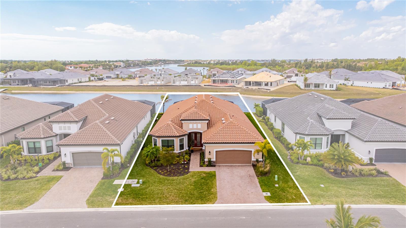 ESPLANADE LAKE CLUB 5 B - Residential