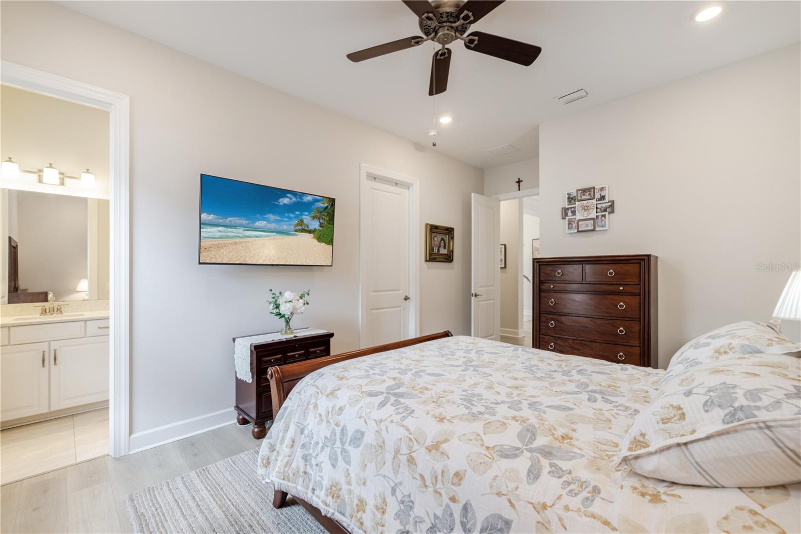 ESPLANADE LAKE CLUB 5 B - Residential