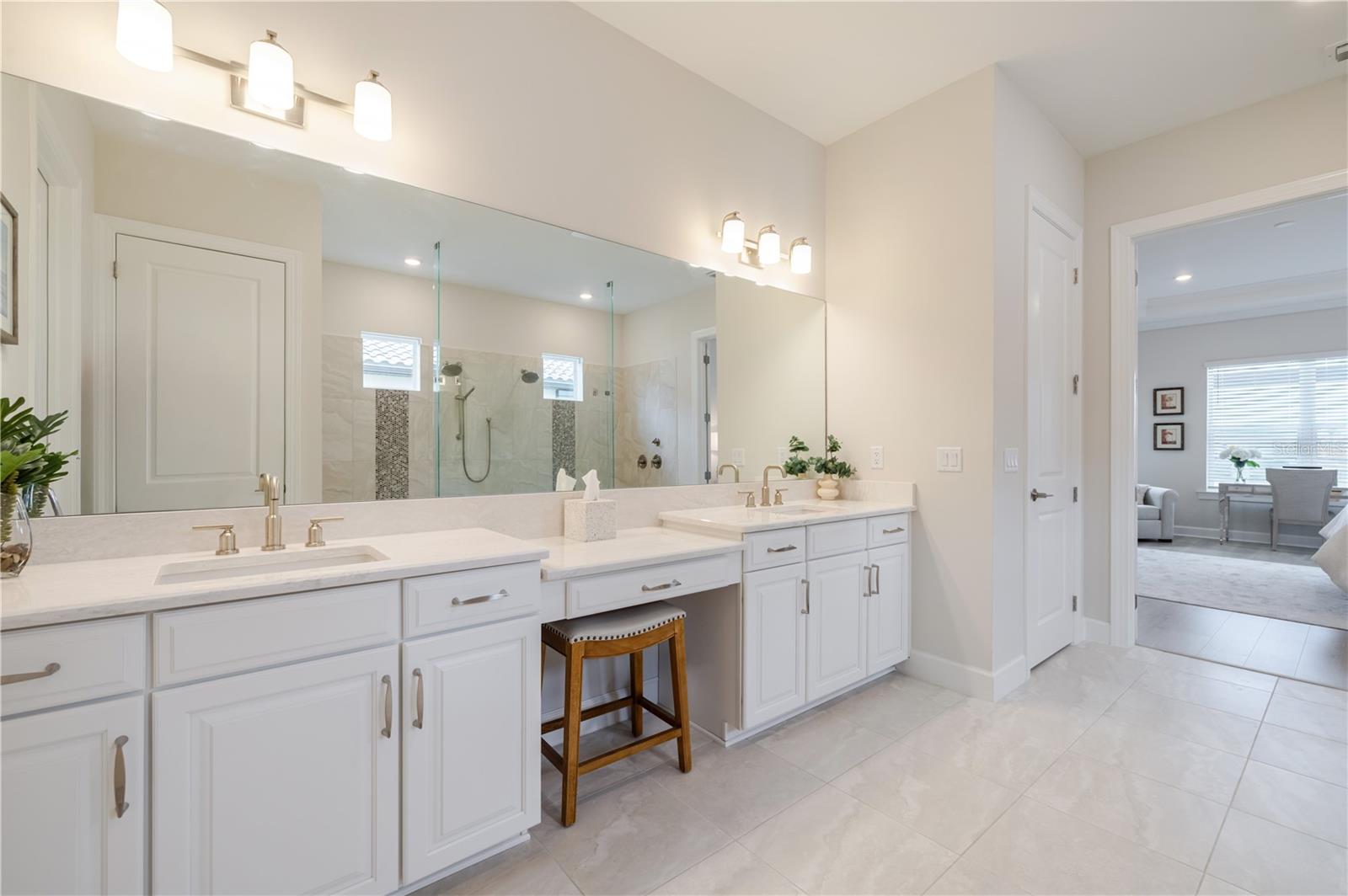 ESPLANADE LAKE CLUB 5 B - Residential