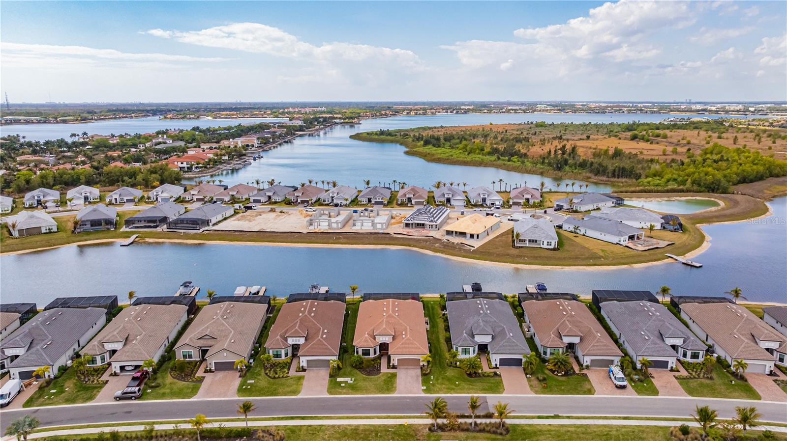 ESPLANADE LAKE CLUB 5 B - Residential