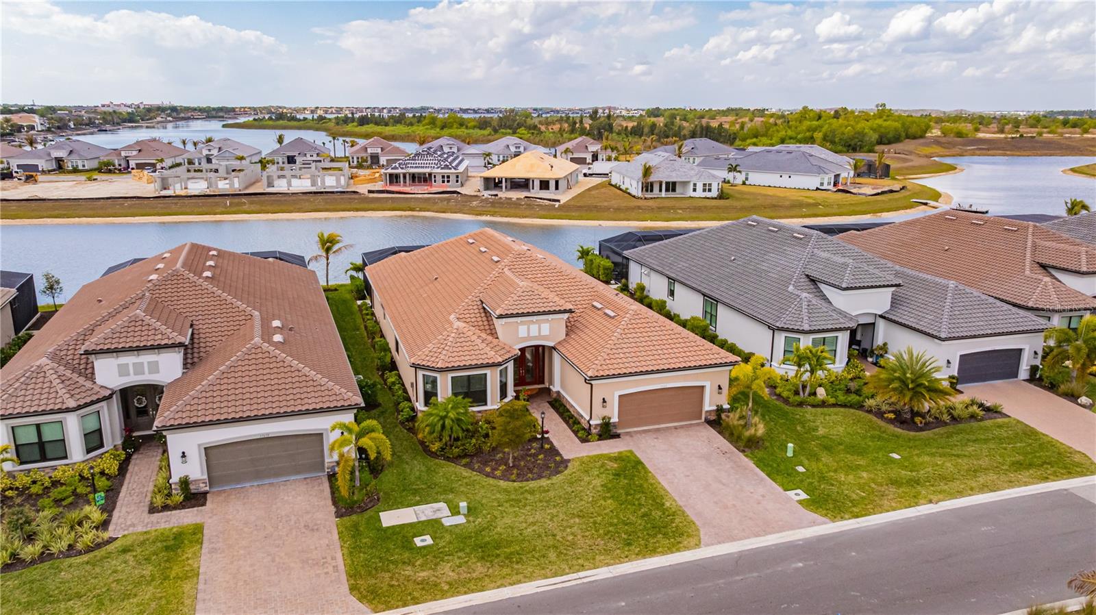 ESPLANADE LAKE CLUB 5 B - Residential