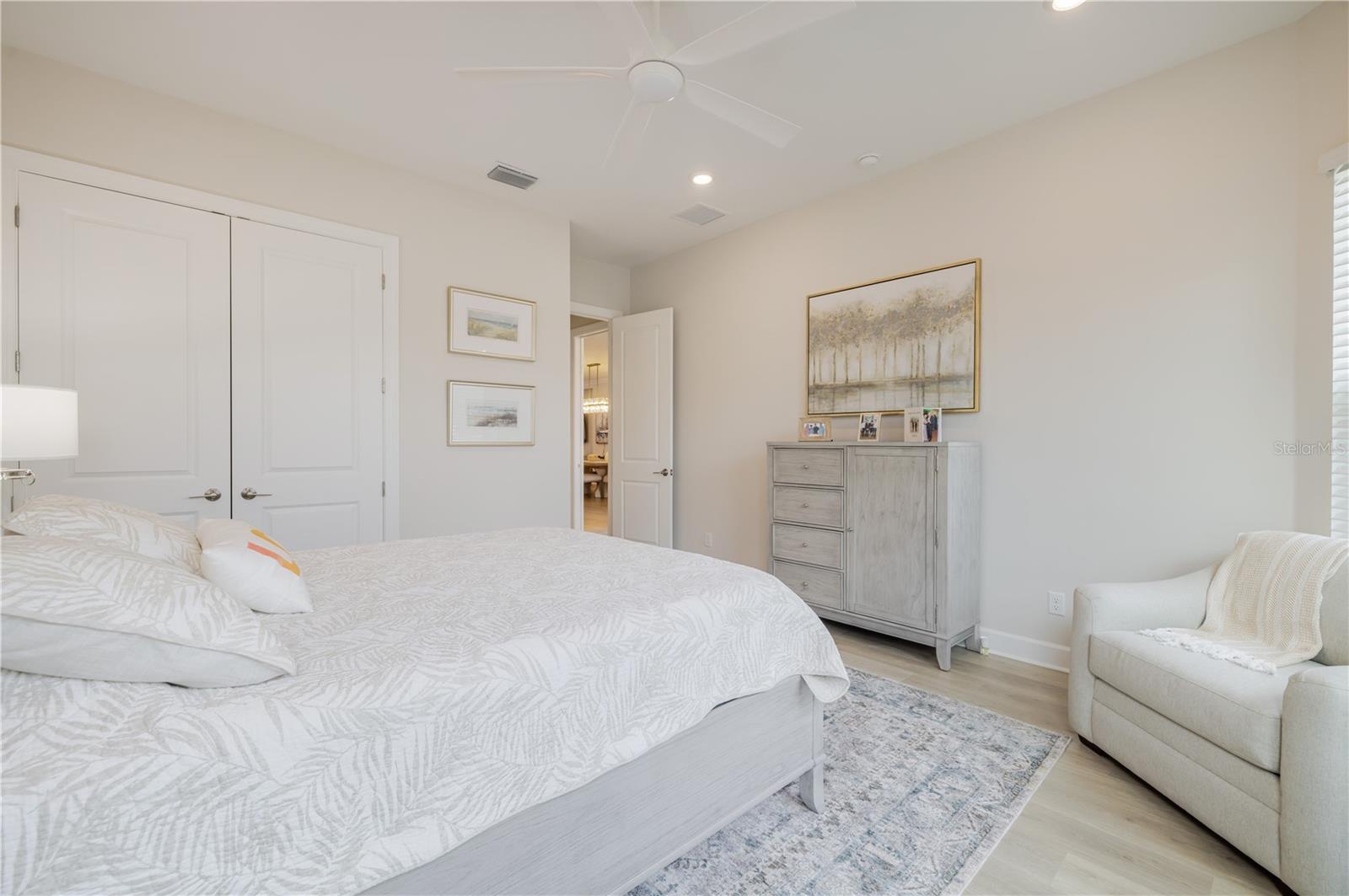 ESPLANADE LAKE CLUB 5 B - Residential