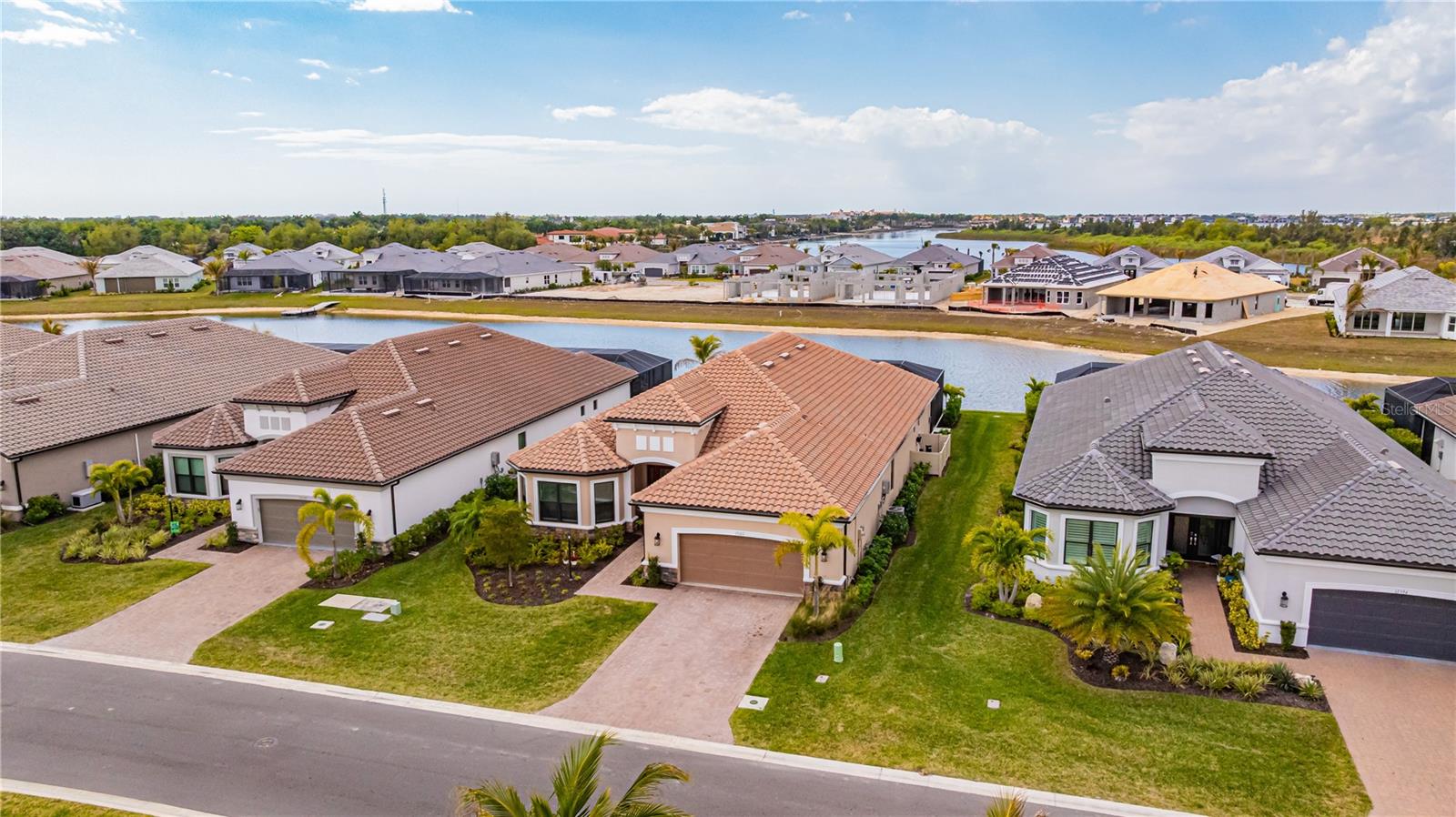 ESPLANADE LAKE CLUB 5 B - Residential