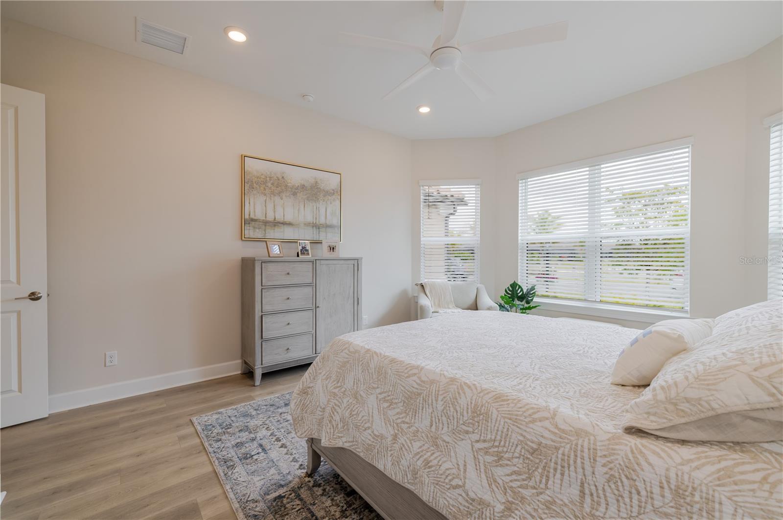 ESPLANADE LAKE CLUB 5 B - Residential