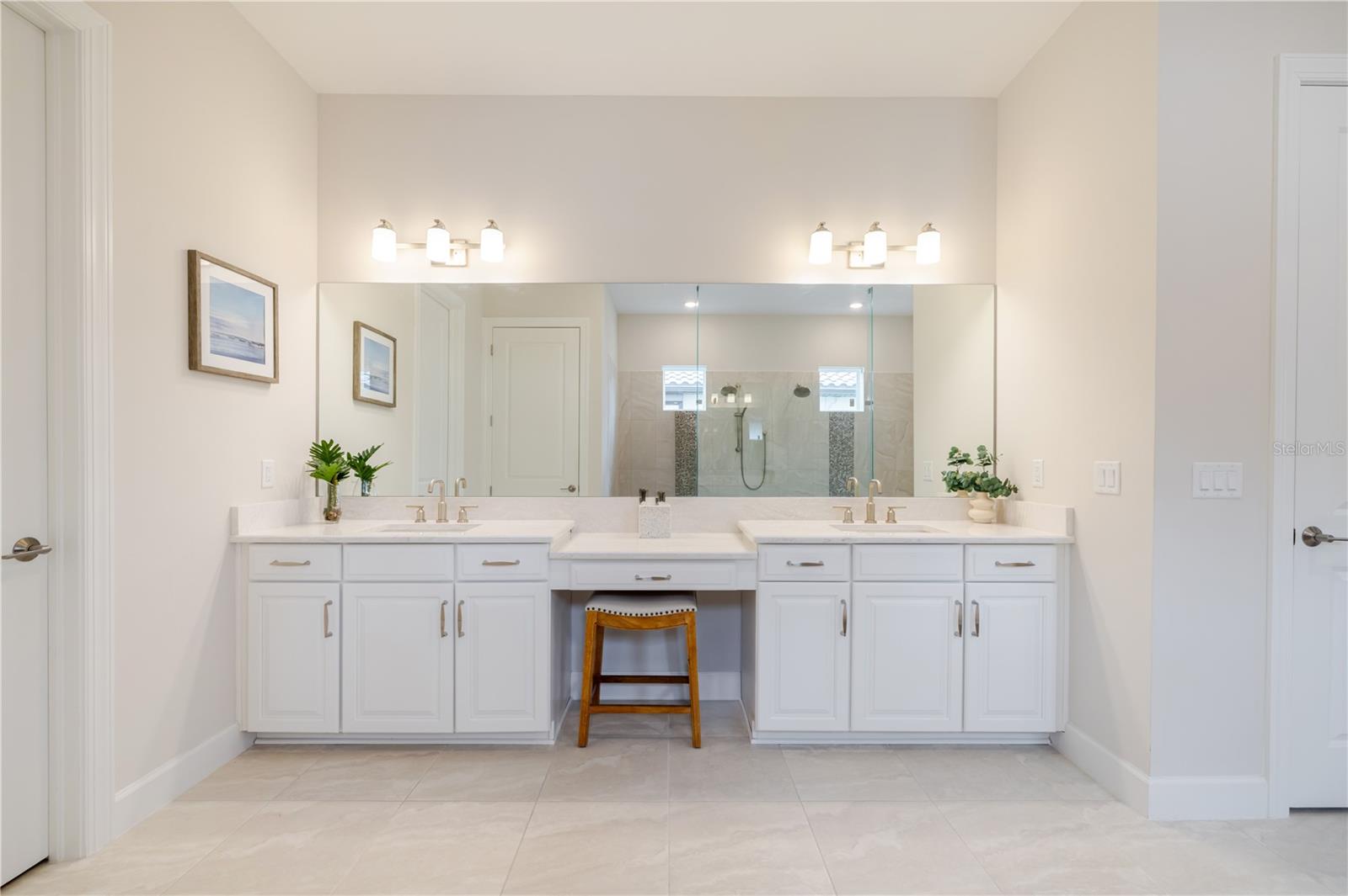 ESPLANADE LAKE CLUB 5 B - Residential