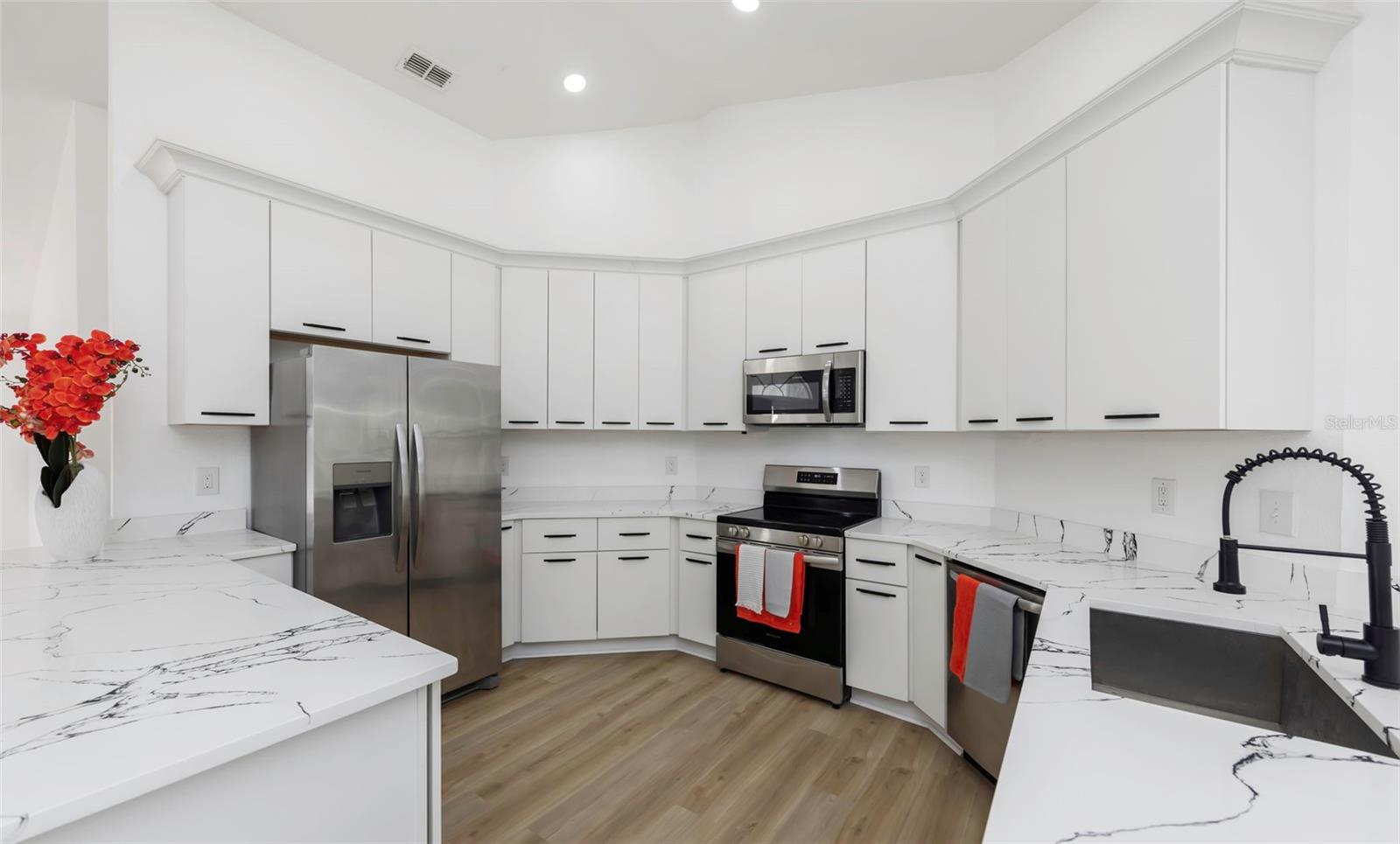 BARRINGTON HILLS - Residential