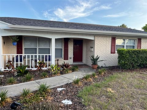 A home in WINTER HAVEN