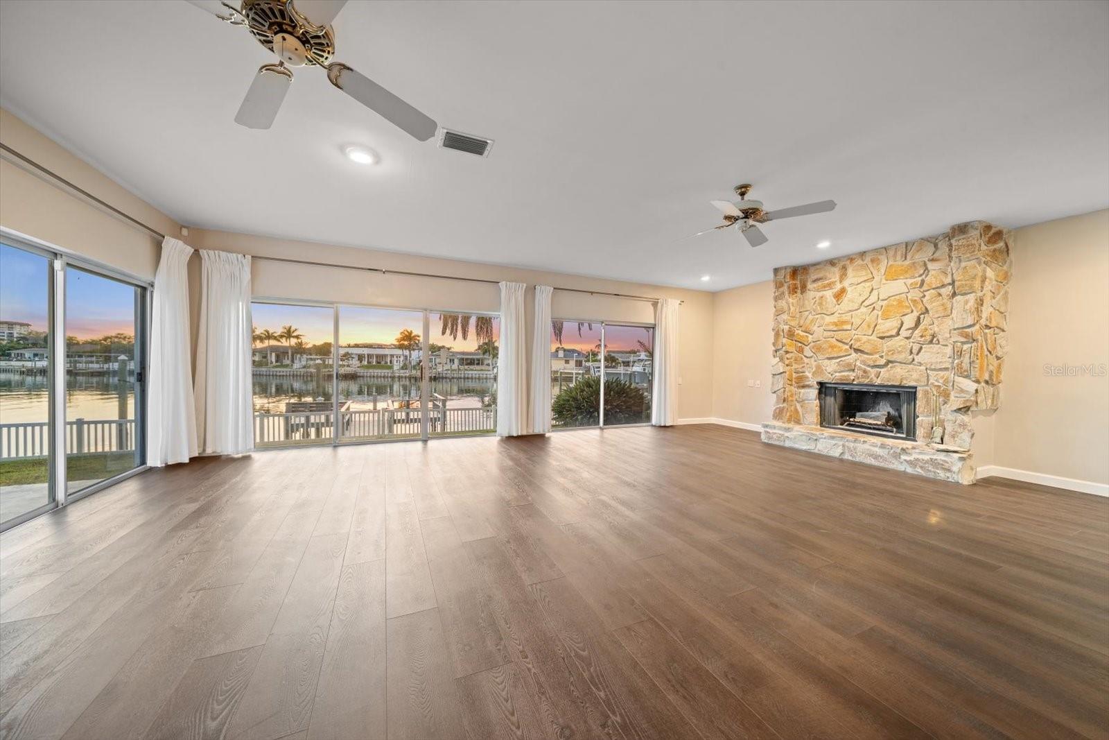 878 HARBOR ISLAND