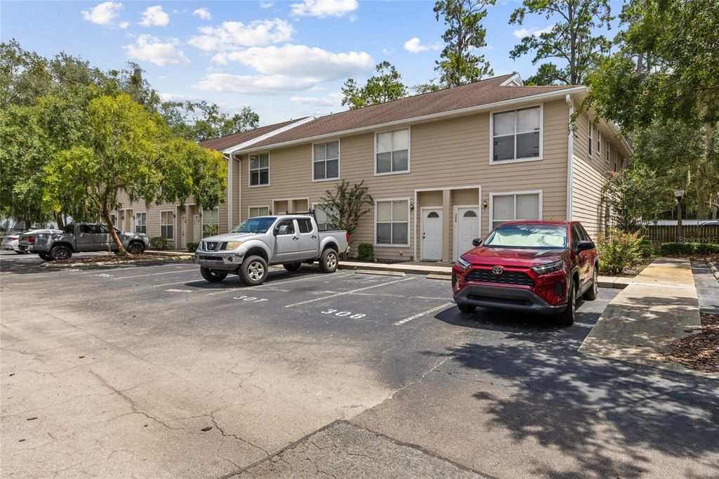 Photo of 3901 SW 20th Avenue #306, Gainesville, FL 32607 (MLS # GC533401)