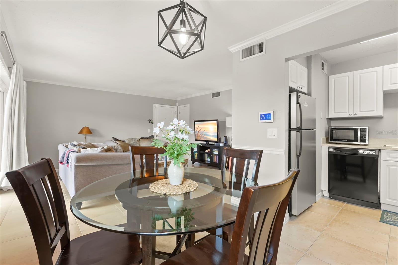 WHISPERING OAKS - Residential