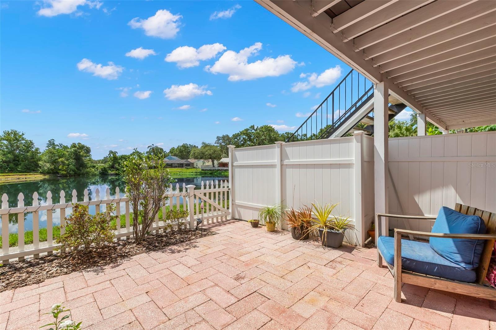 WHISPERING OAKS - Residential