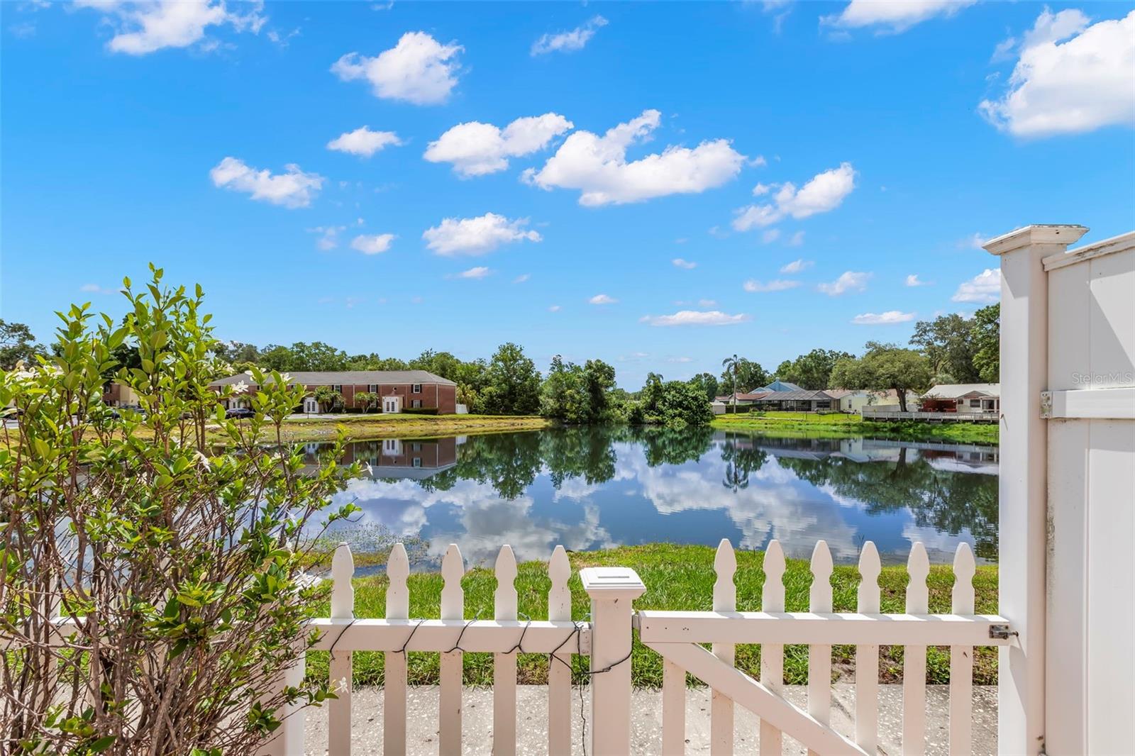 WHISPERING OAKS - Residential