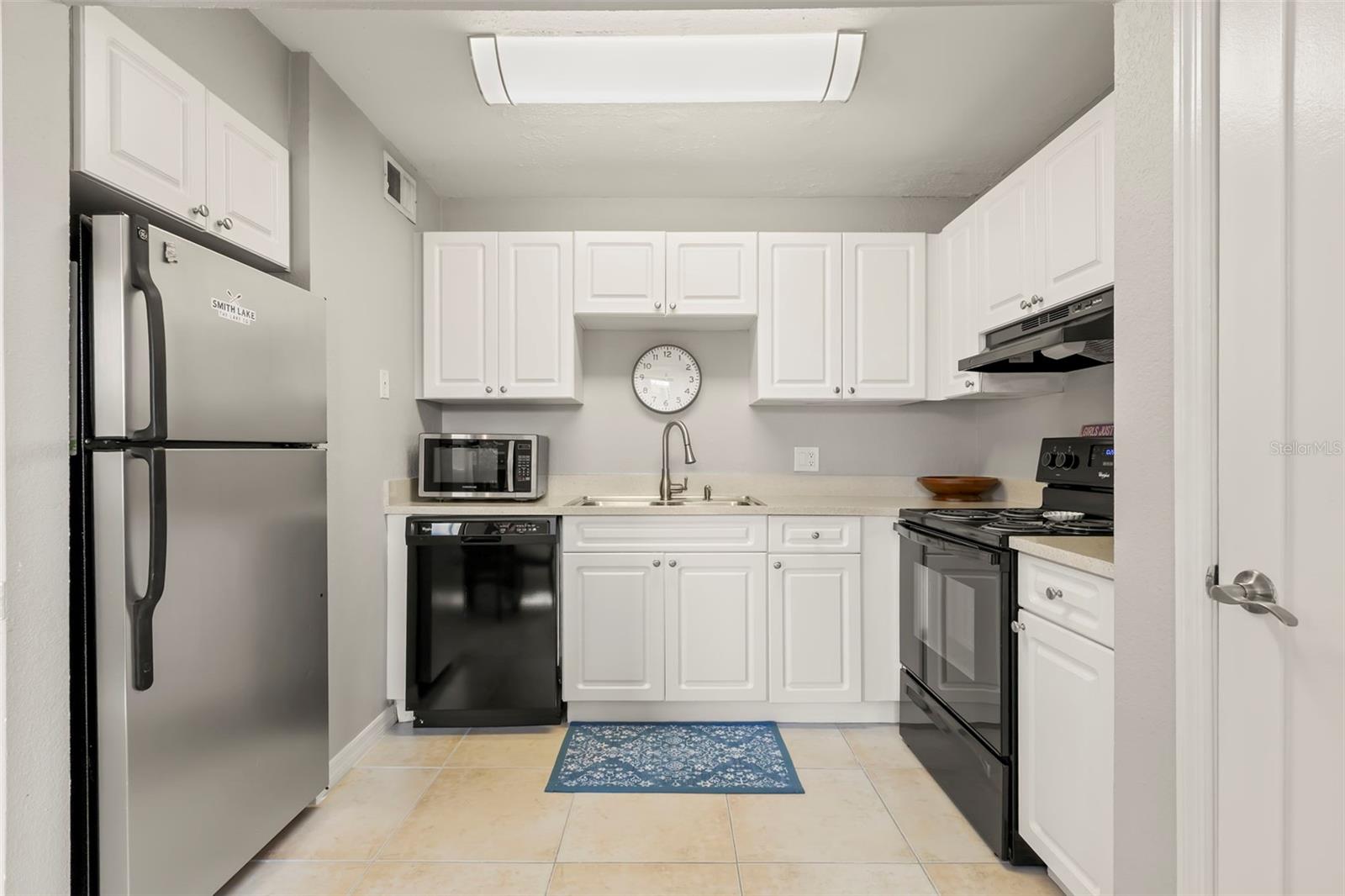 WHISPERING OAKS - Residential