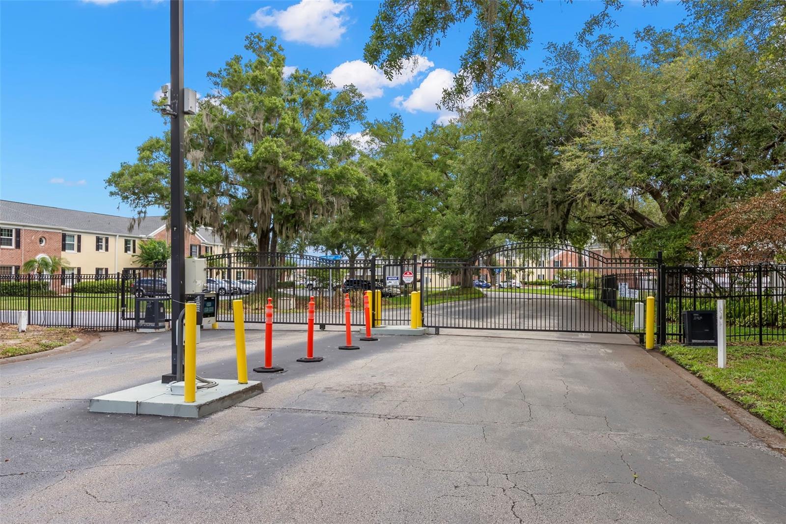 WHISPERING OAKS - Residential