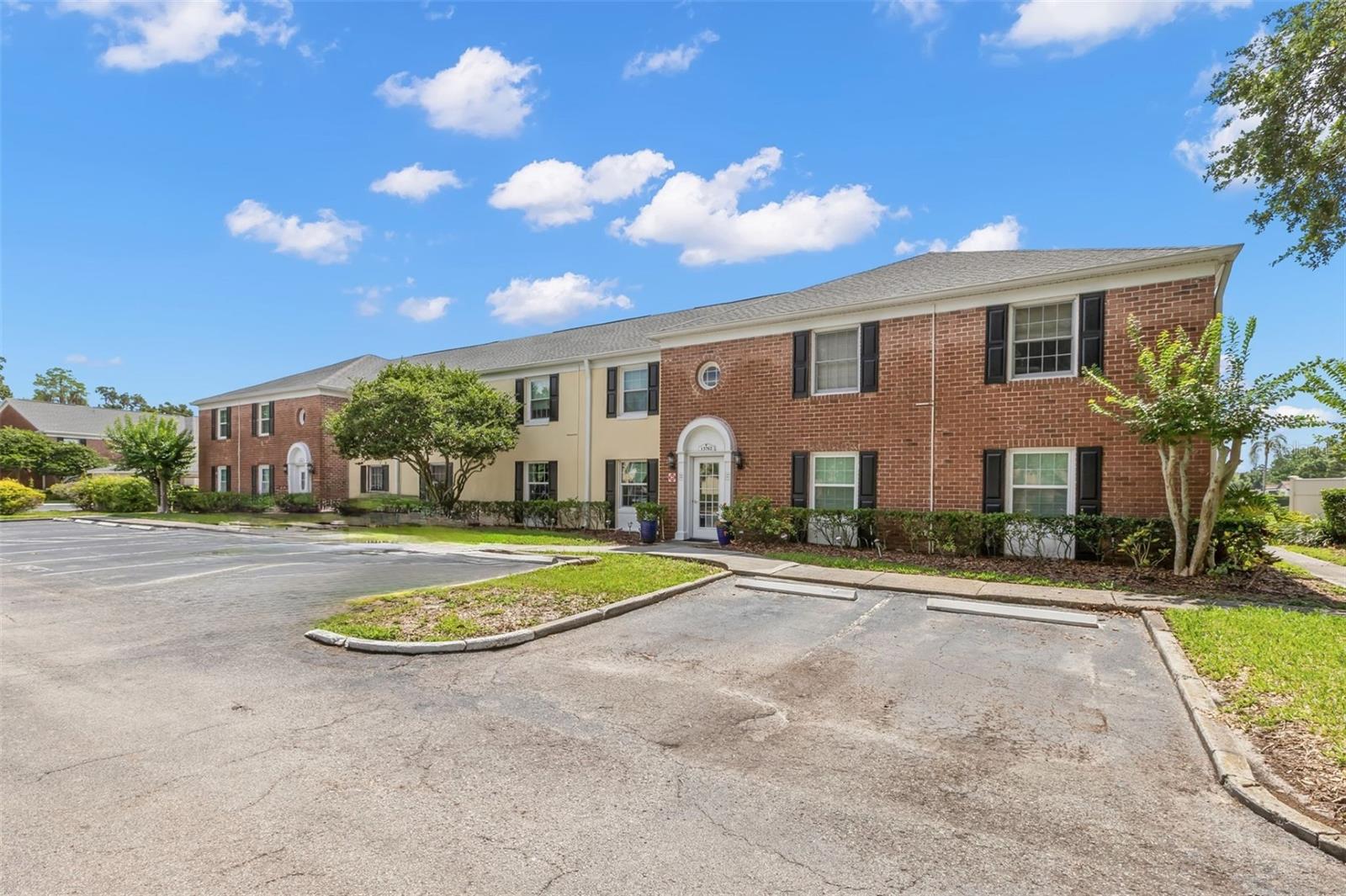 WHISPERING OAKS - Residential