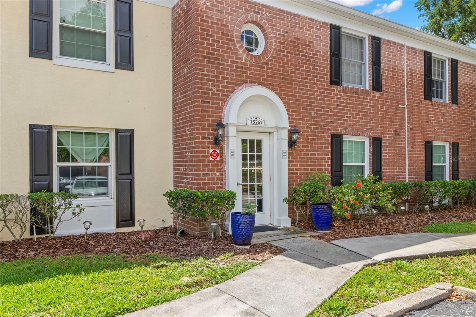 WHISPERING OAKS - Residential