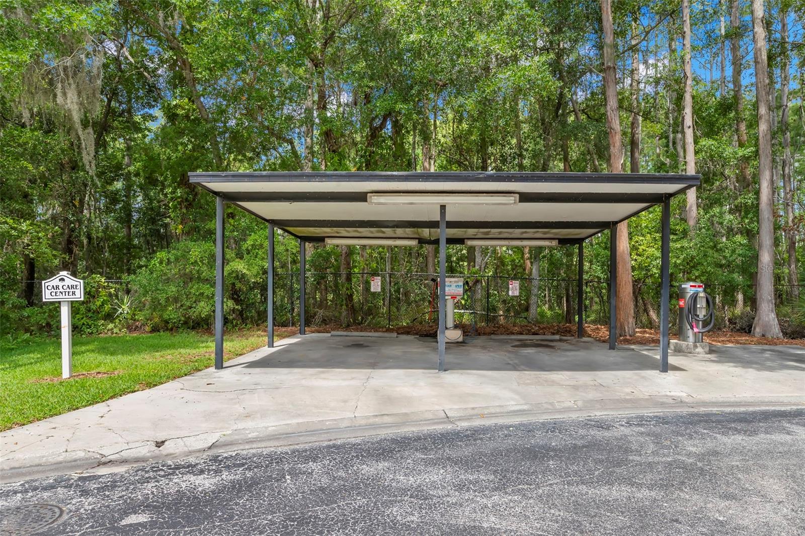 WHISPERING OAKS - Residential