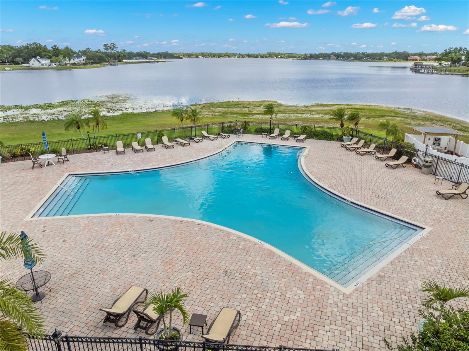 WHISPERING OAKS - Residential