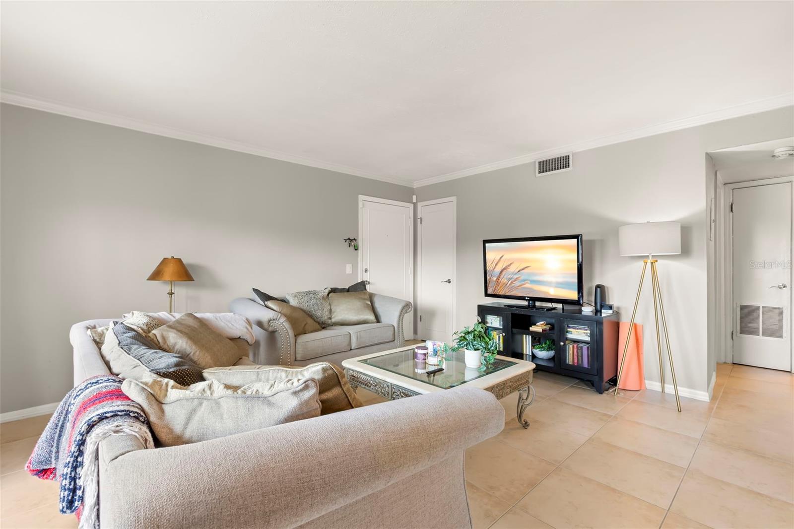WHISPERING OAKS - Residential
